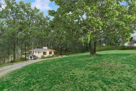 Harpers Ferry Cabin Hot Tub, Deck, Fire Pit, Wifi Esterno foto