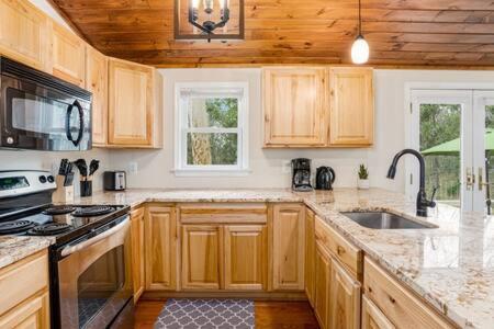 Harpers Ferry Cabin Hot Tub, Deck, Fire Pit, Wifi Esterno foto