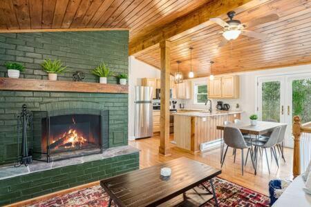Harpers Ferry Cabin Hot Tub, Deck, Fire Pit, Wifi Esterno foto