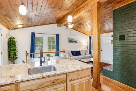 Harpers Ferry Cabin Hot Tub, Deck, Fire Pit, Wifi Esterno foto